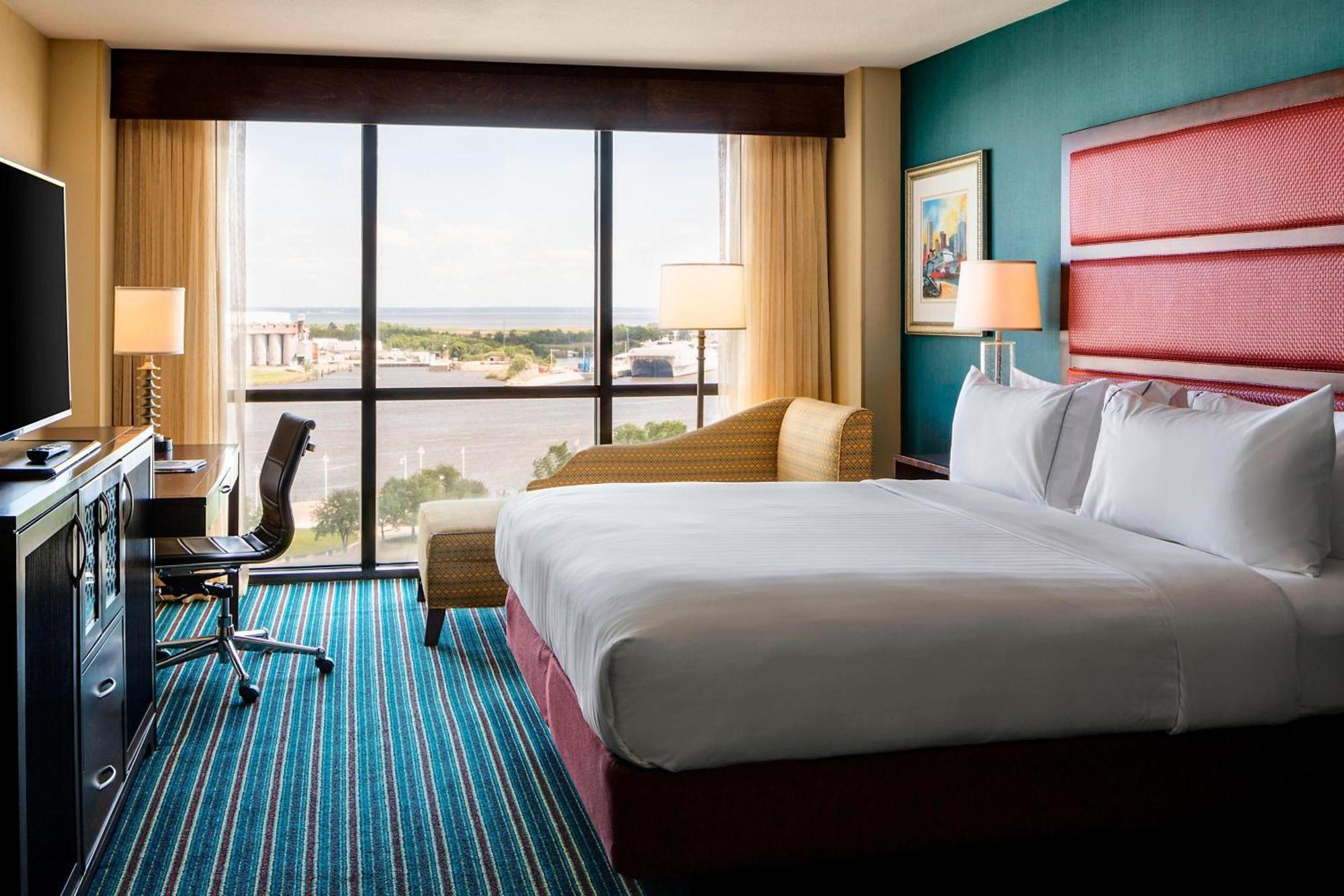 Renaissance Mobile Riverview Plaza Hotel Exterior photo